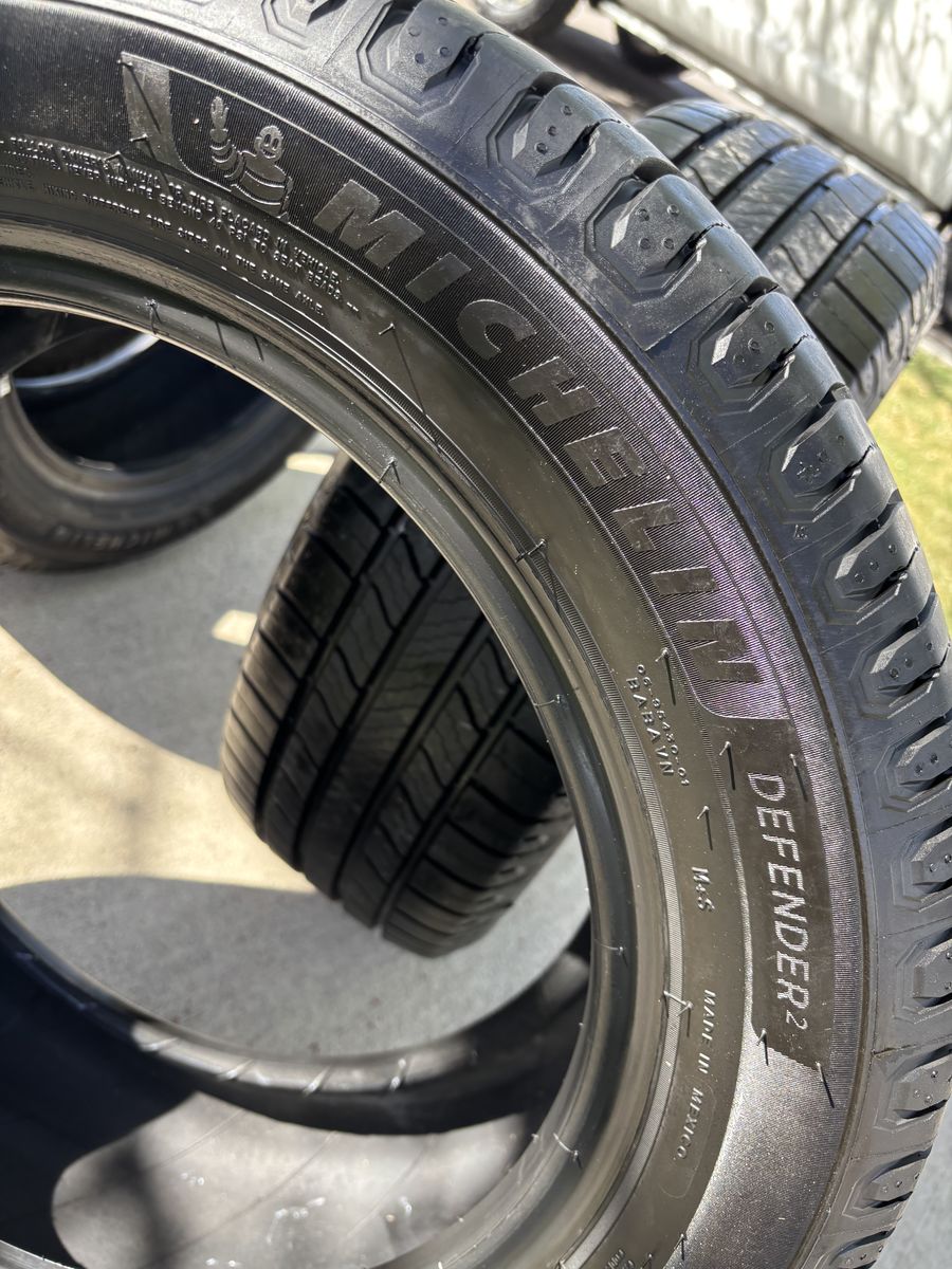 205/55/16 Michelin Defender2 Set Like New