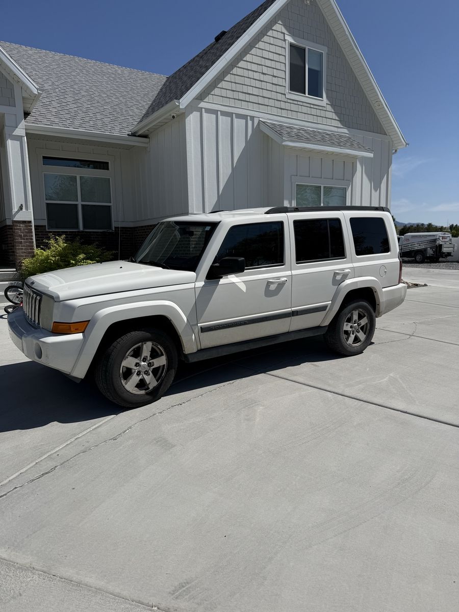 2007 Jeep Commander Base