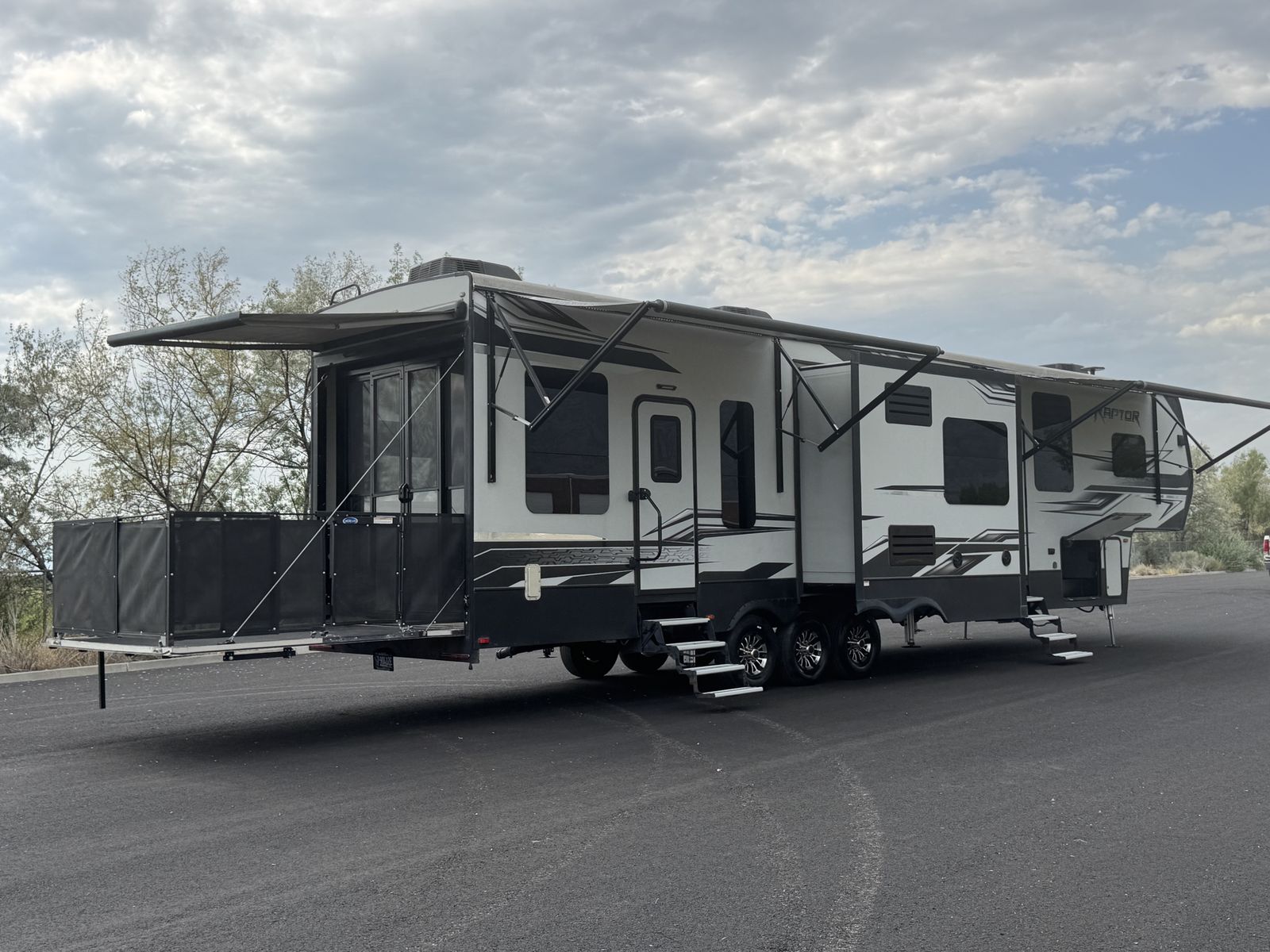 2019 keystone Raptor 425