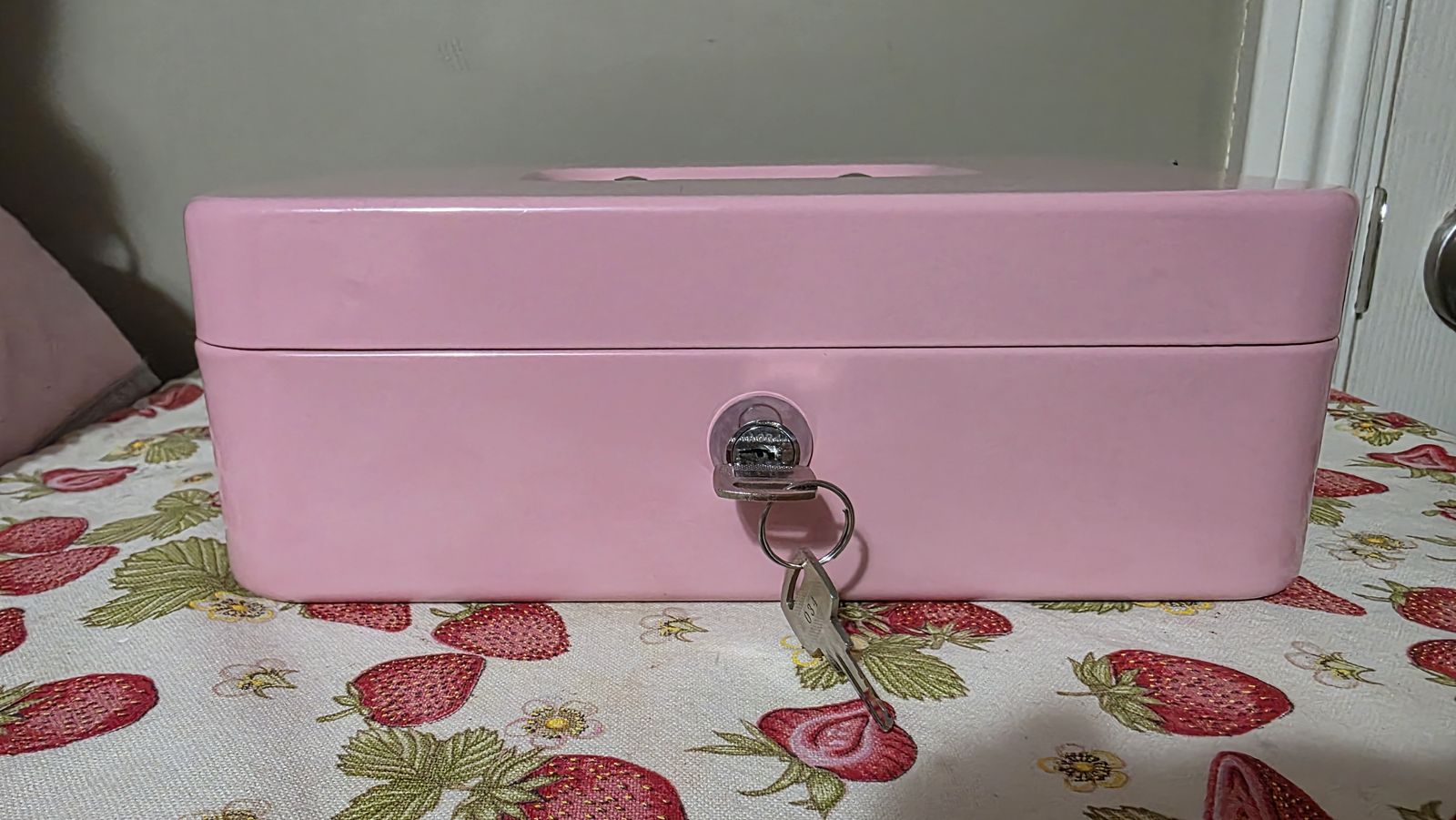 Medium Pink Cash lock Box