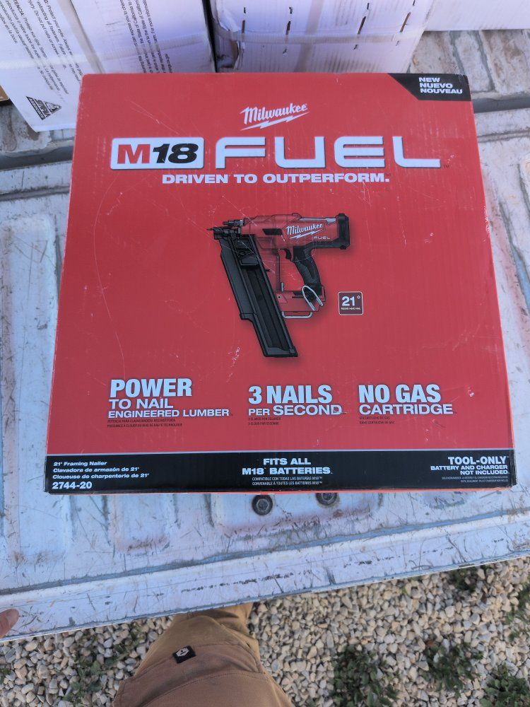Milwaukee M18 Fuel Framing Nailer