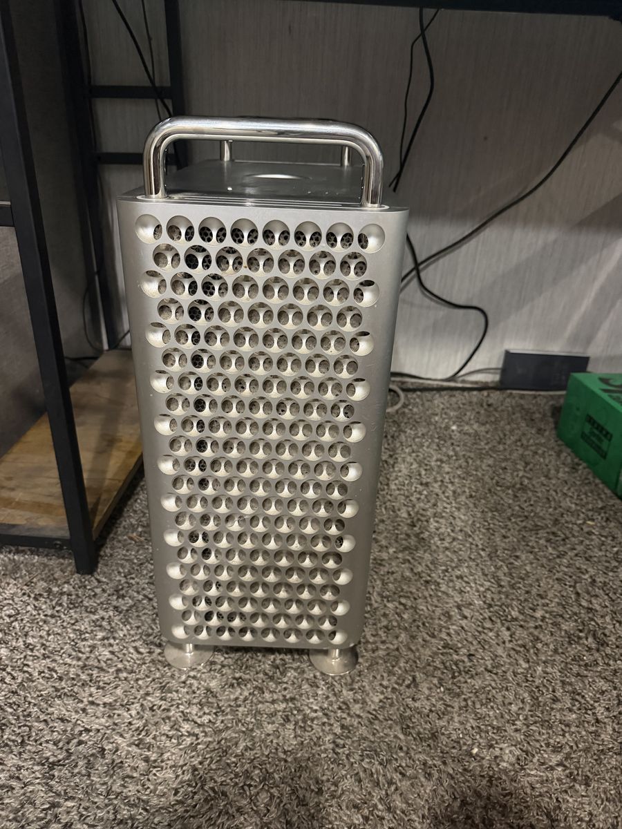 2019 Mac Pro 250 GB SSD 8 core 3.5 GHz Intel Xeon