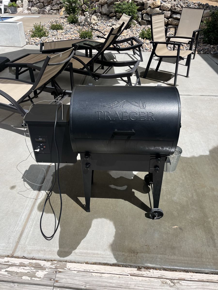 Traeger Tailgater 20 Portable Wood Pellet Grill - Black, Excellent Condition