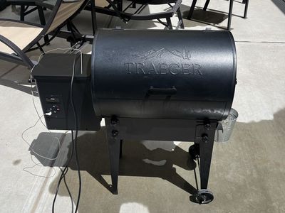 Traeger Tailgater 20 Portable Wood Pellet Grill - Black, Excellent Condition