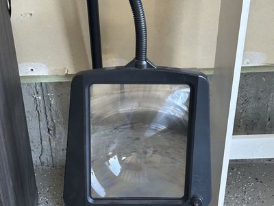 magnifying lighted lamp