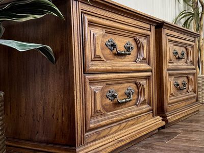 1970 Vintage Thomasville Oak 2-Drawer Pair of Nightstands