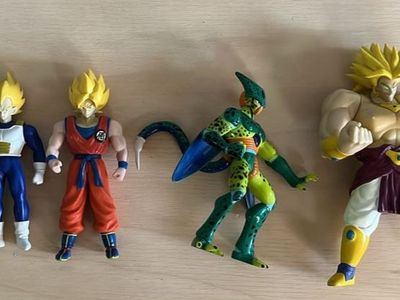 90’s Dragon Ball Z Figurines & Cards