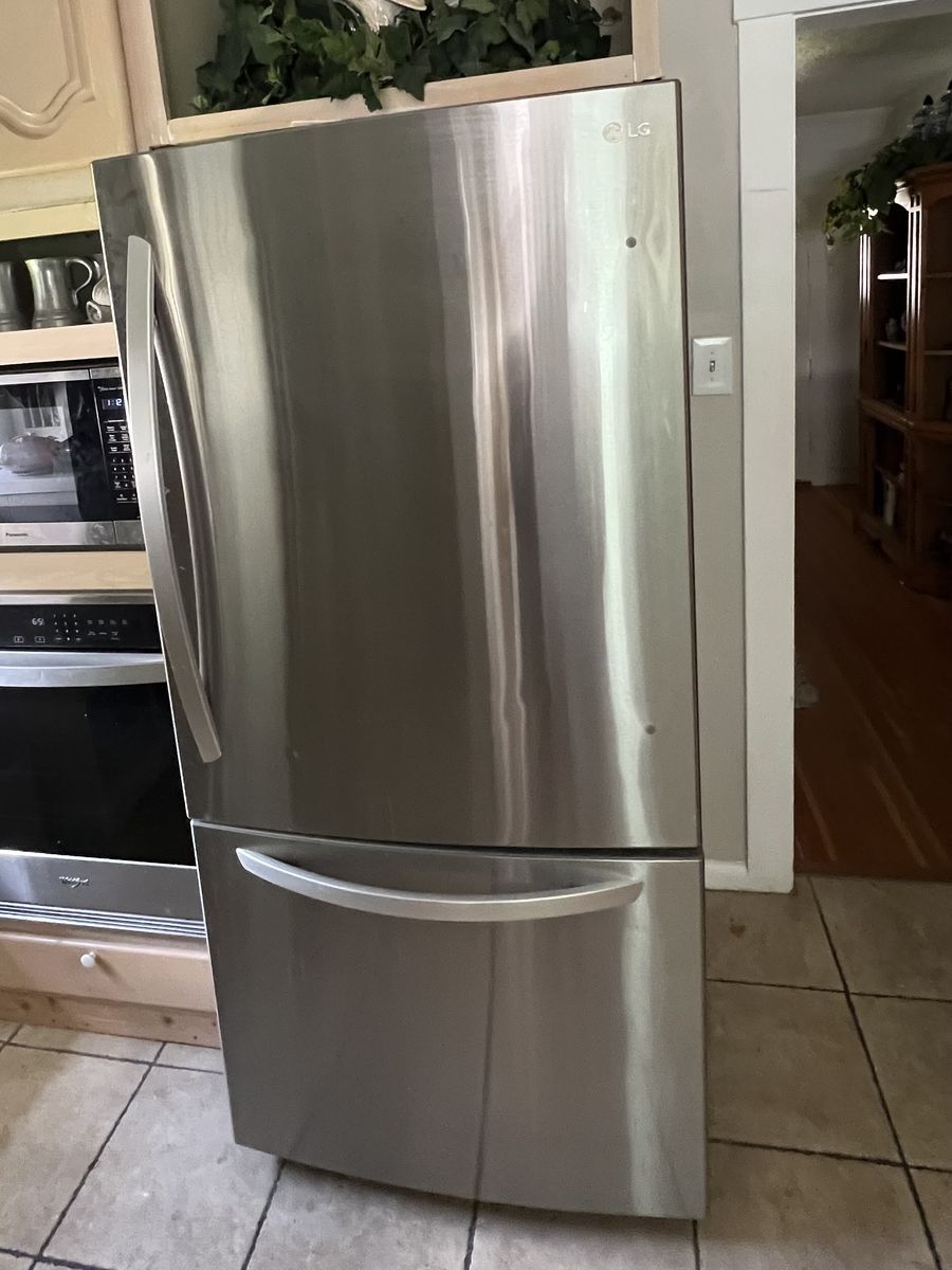 LG Refrigerator for sale. $399 or best offer.