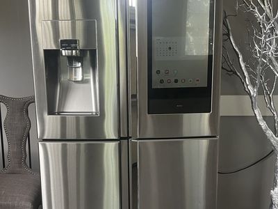 Samsung 28 cu. ft. Family Hub Smart Refrigerator -Stainless Steel (Was $3,000 New)