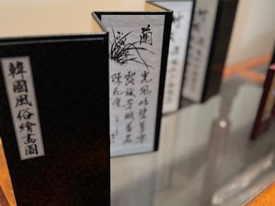 Japanese style miniature folding screens”, one Red lacquer-style,