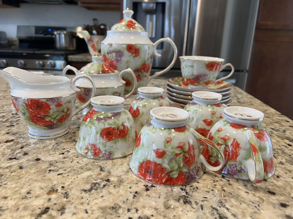 Cute Floral Sorelle Porcelain Tea Set Great Condit