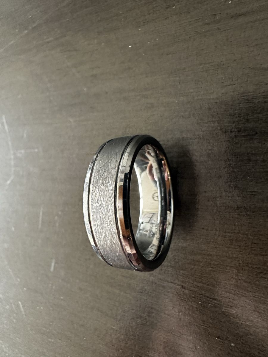 Men’s tungsten wedding ring