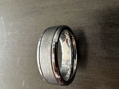 Men’s tungsten wedding ring