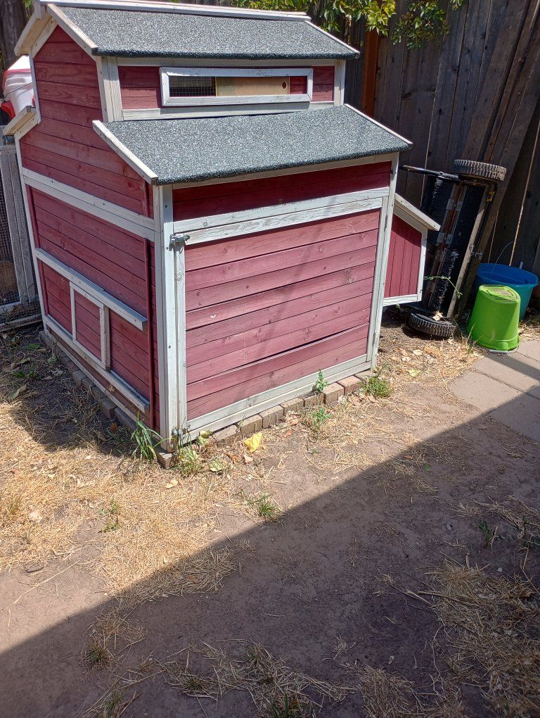 Used Red Chicken Coop / Hen House with Roosting Bars and Nesting Boxes - fair Condition, needs a little reinforcement