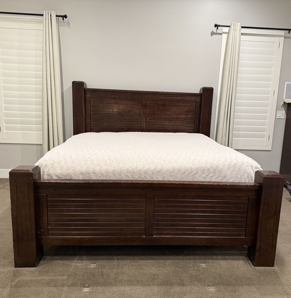 King Bed Wood Bedroom Set - 5 Piece Set