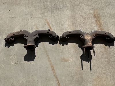 GM 39582465 and 3747038Cast Iron Exhaust Manifolds for Chevy Small Block Engine