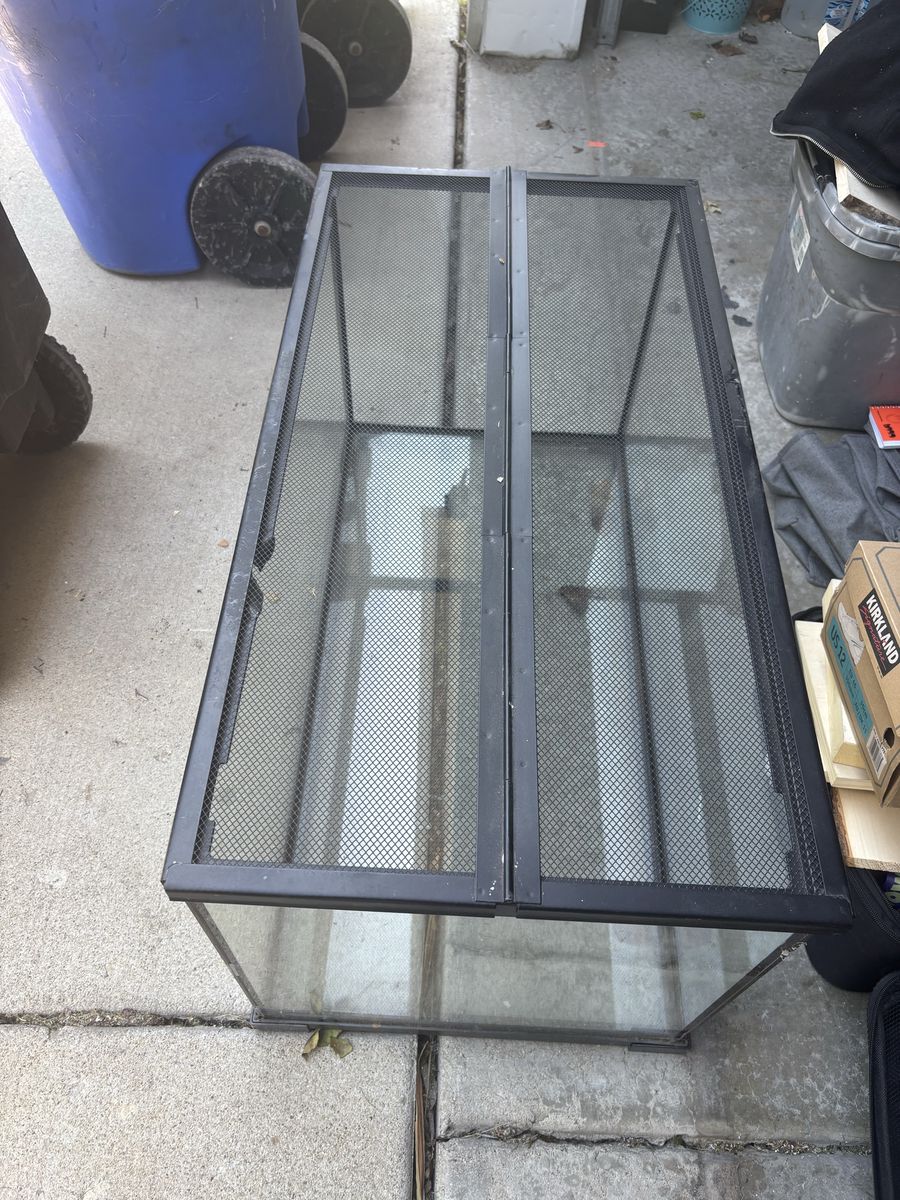 Large Glass Terrarium/Aquarium with Screen Top - Versatile Pet Habitat. Three different sizes available