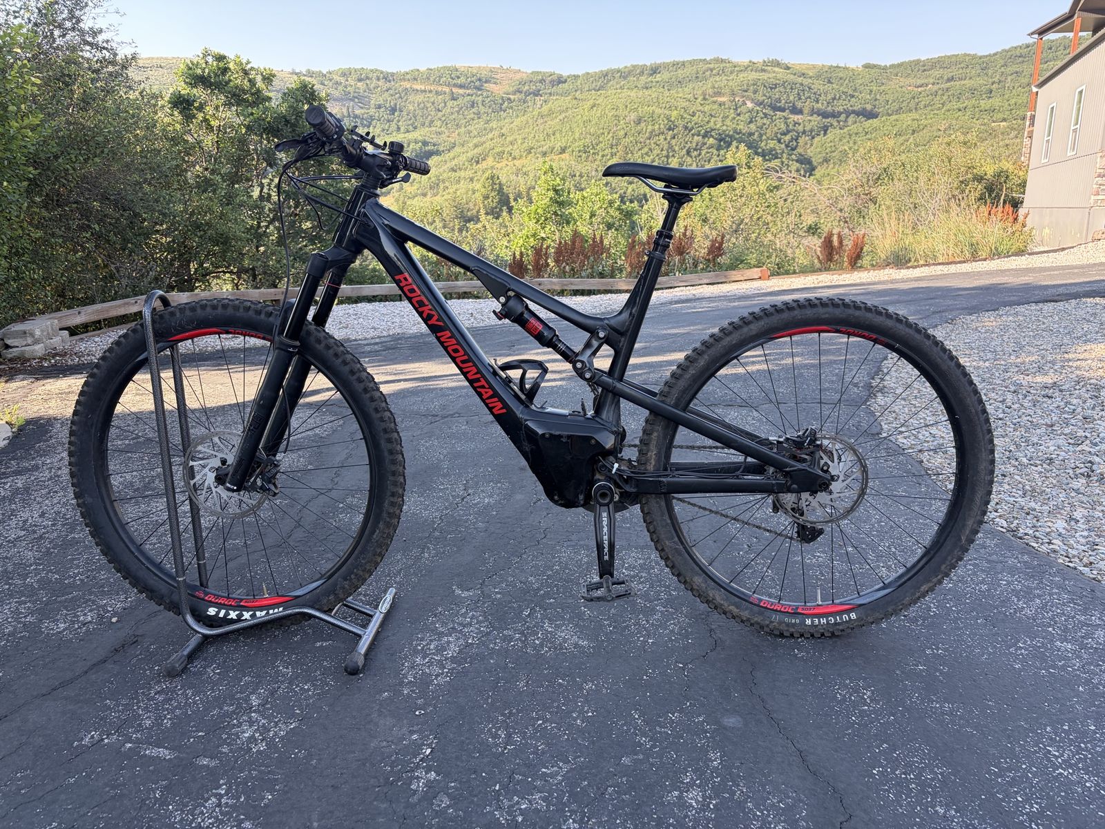 Rocky Mountain Instinct Powerplay E-MTB - Full Suspension Electric Mountain Bike