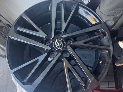 Toyota OEM Alloy Wheel Rim - Black and Silver Machined Finished