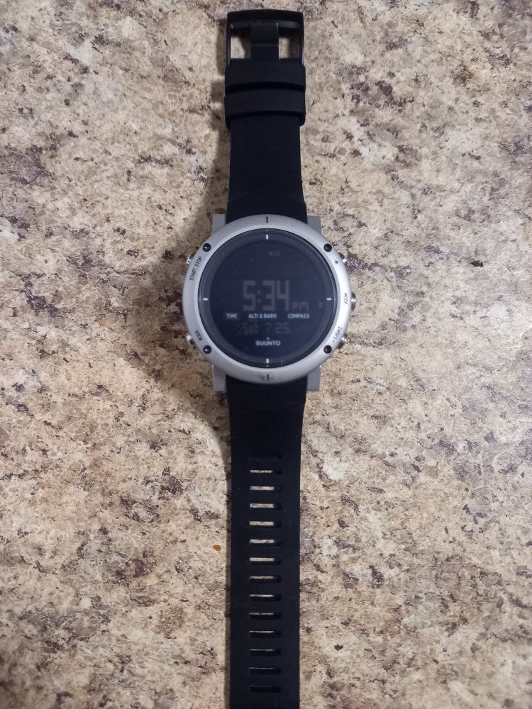 Suunto Essential Steel Digital Watch SS021213000 Black Band Altimeter Barometer Compass
