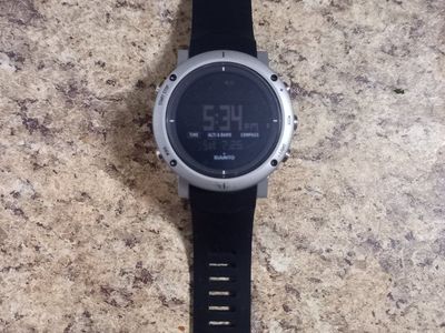 Suunto Essential Steel Digital Watch SS021213000 Black Band Altimeter Barometer Compass