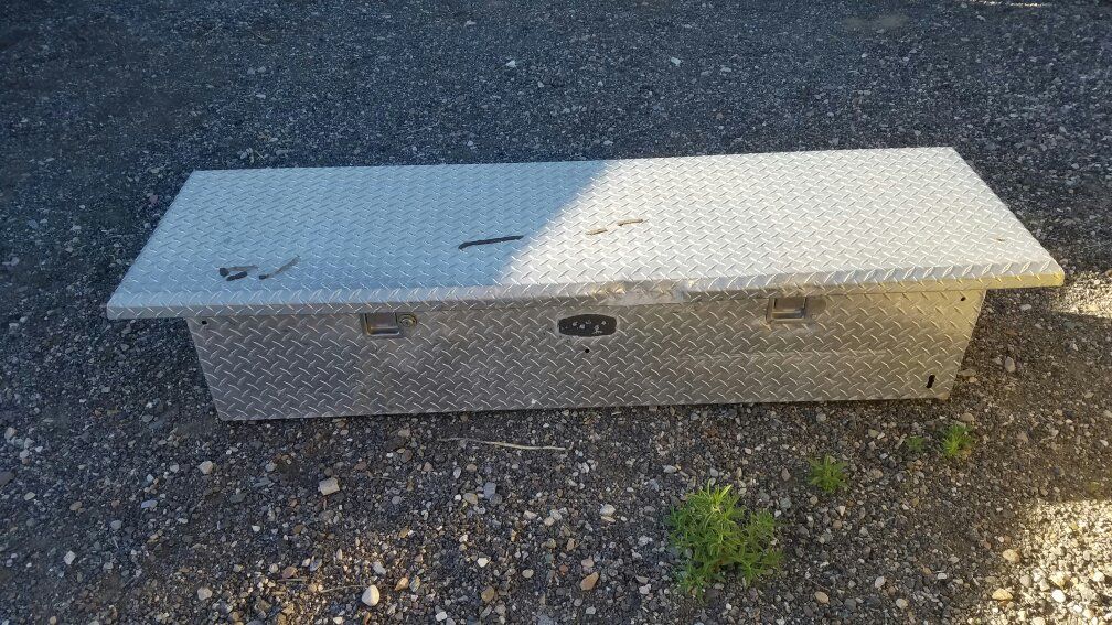 Aluminum truck bed tool box (full sized truck)