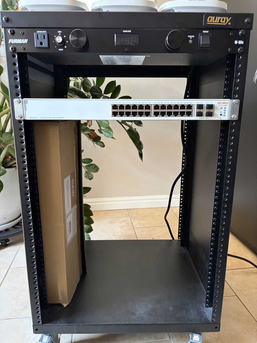 Aruba Instant On PoE Switch and AP22 Wireless Access Points