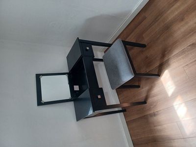 Vanity desk with mirror