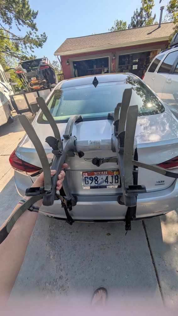 Saris Bones 3-Bike Trunk Mount Rack - Gray