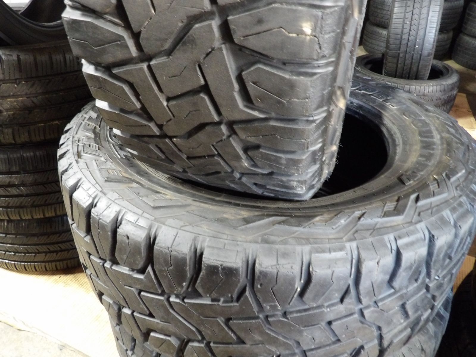 35X12.50R20 TOYO OPEN COUNTRY R/T PAIR OF TWO USED TIRES