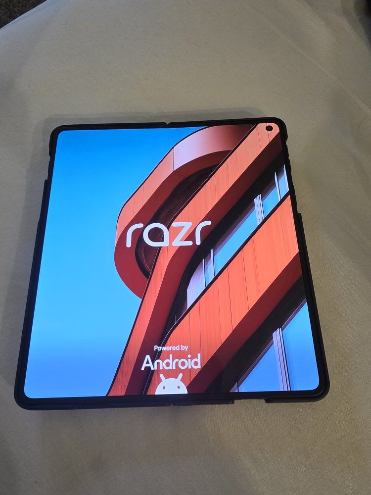 Motorola Razr Foldable Smartphone - Like New!!! Perfect Condition. Unlocked.