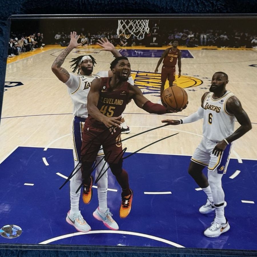 Signed Donovan Mitchell 8x10 Picture