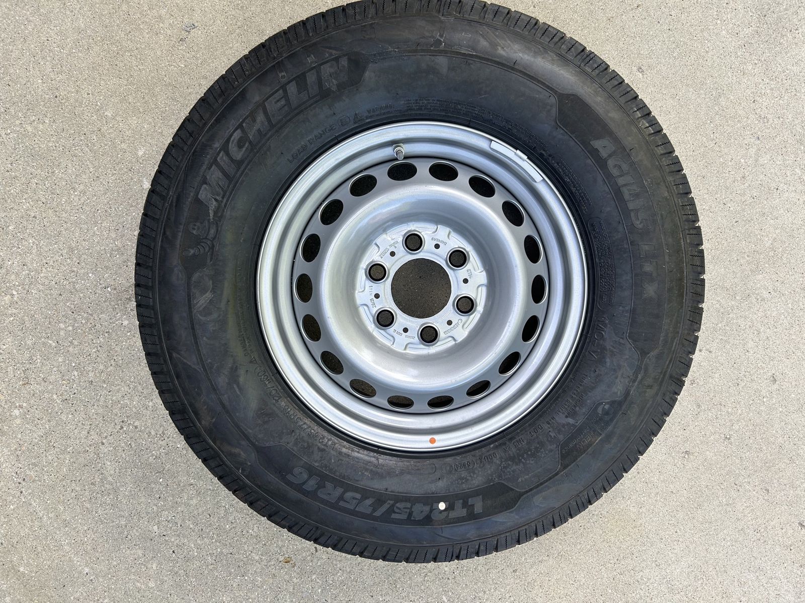 Michelin Agilis LTX 245/75/R16 and Rim