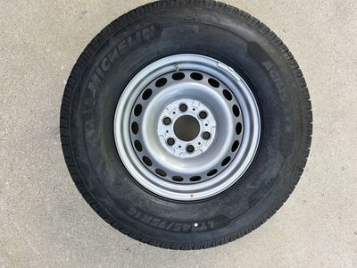 Michelin Agilis LTX 245/75/R16 and Rim