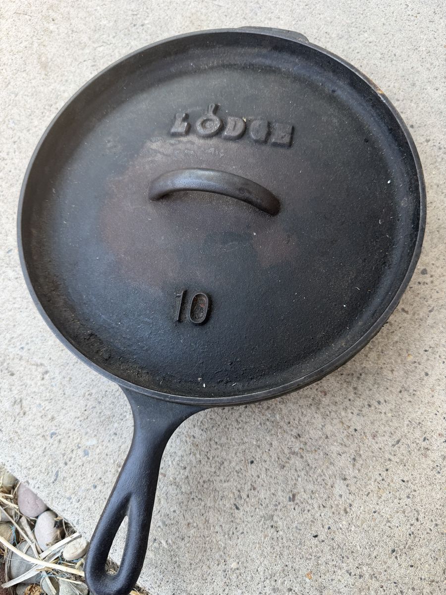Lodge #10 Cast Iron Skillet with Matching Raised Logo Lid