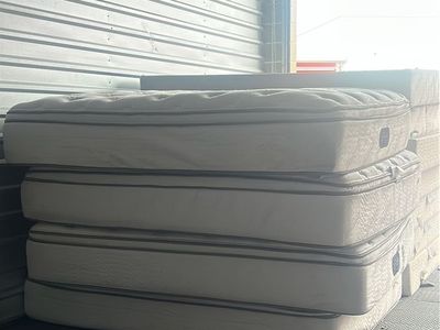 Camas y colchónes de venta - tengo que moverlos rápido -