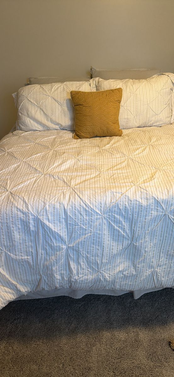 Full/Queen Cream and Gold Striped Comforter Set with Decorative Throw Pillow