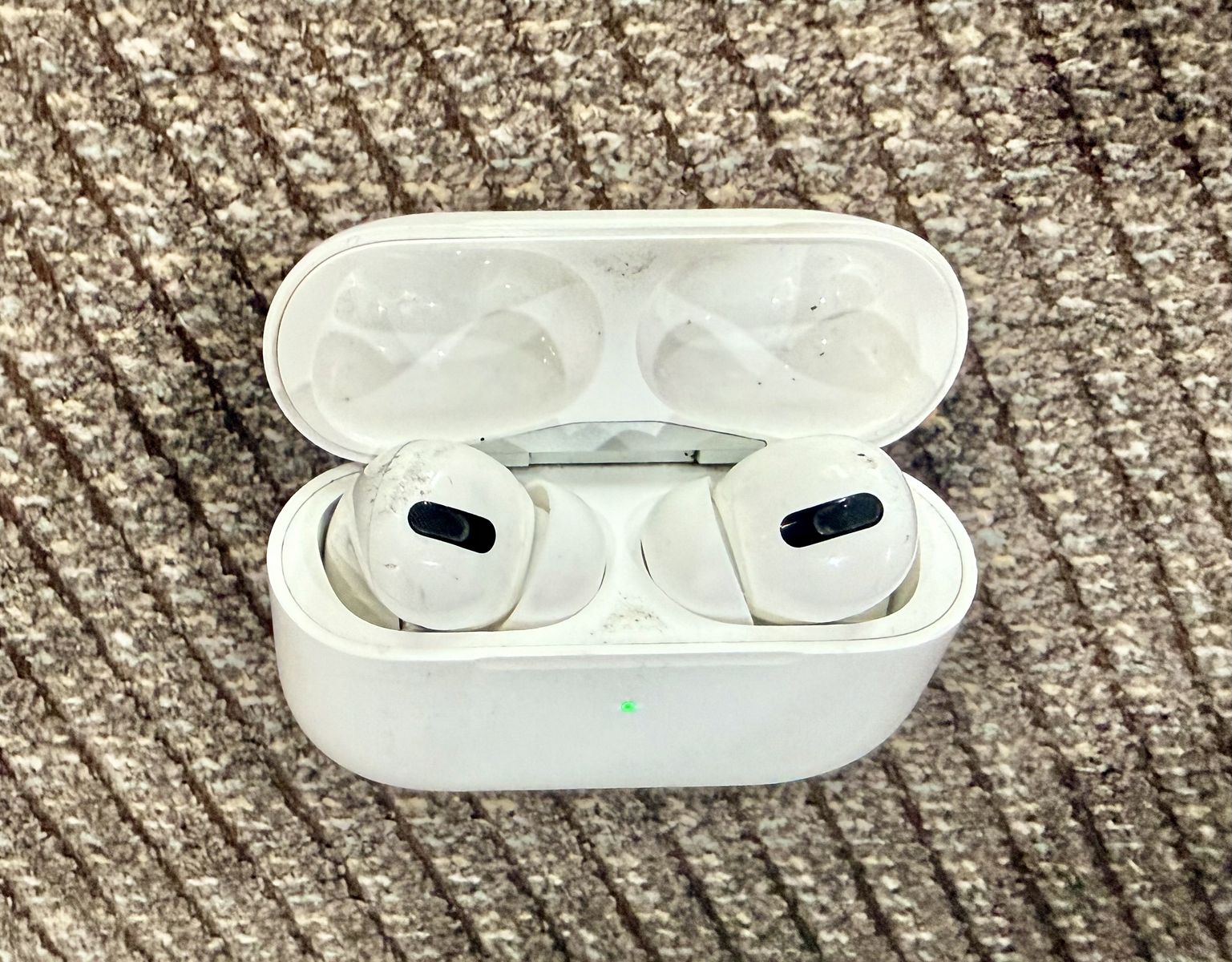 Apple Airpod Pro A2084 With Magsafe Charging Case