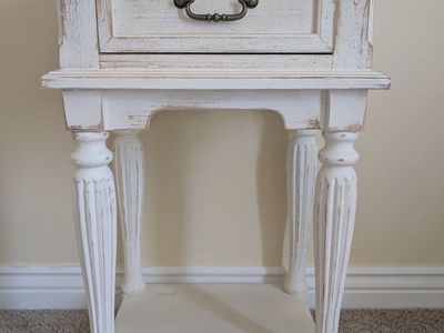 Distressed Antique White Accent Table - Excellent Condition, Like New
