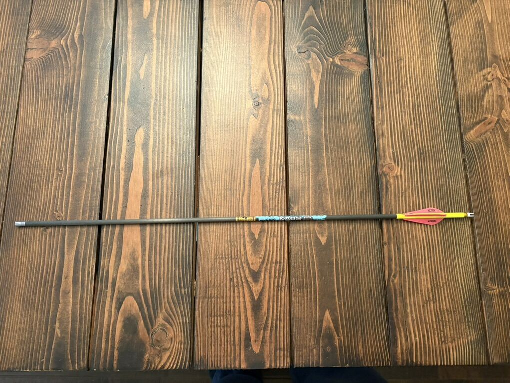 Gold Tip Kinetic Kaos 340 Arrow Only One