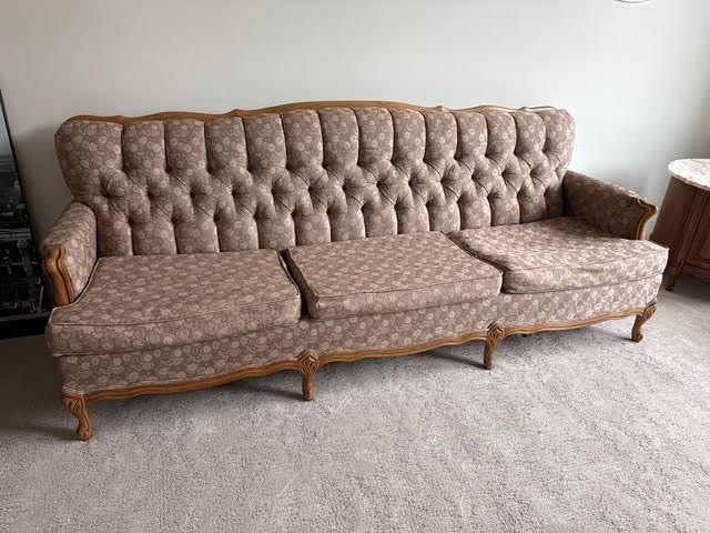 Free Vintage Tufted Sofa / Couch – Solid Wood Trim