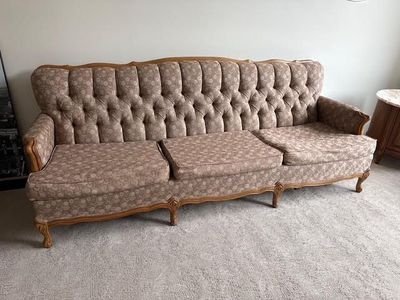 Free Vintage Tufted Sofa / Couch – Solid Wood Trim