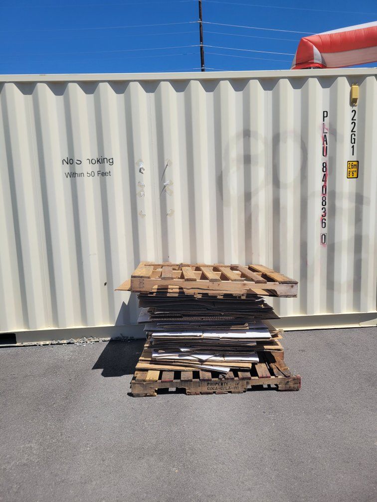 Used Wooden Pallets & Cardboard Sheets - Assorted Sizes for Shipping/Crafts