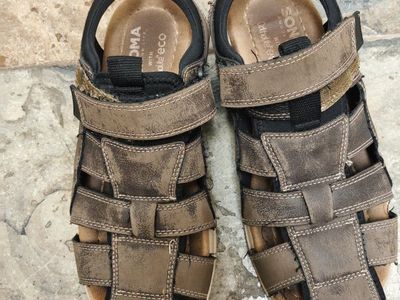 Mens sandals size 9
