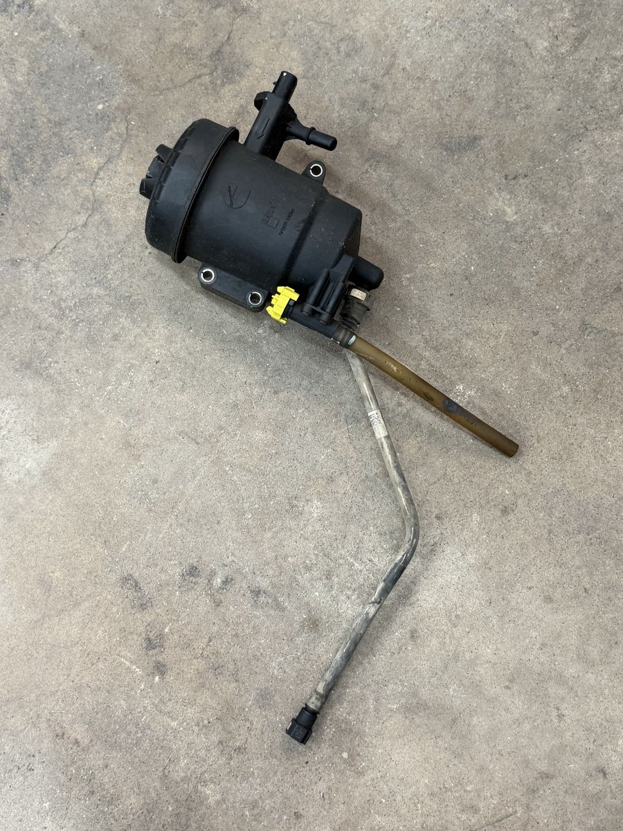 2012 Cummins fuel filter housing