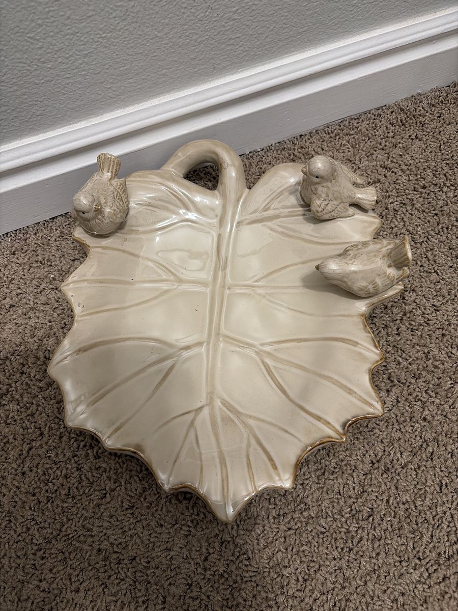 Georgeous Like New Ceramic Shallow Bird/Leaf Bowl