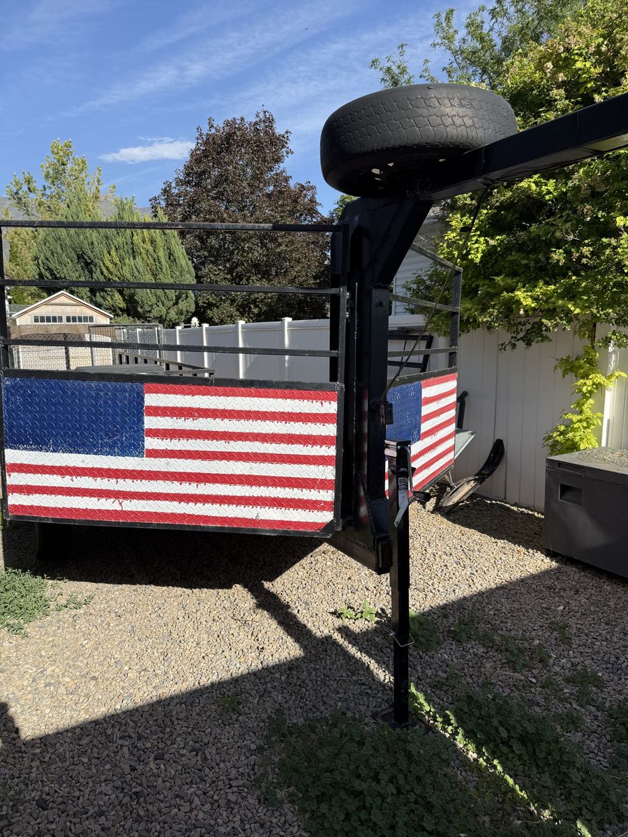 Gooseneck sled trailer