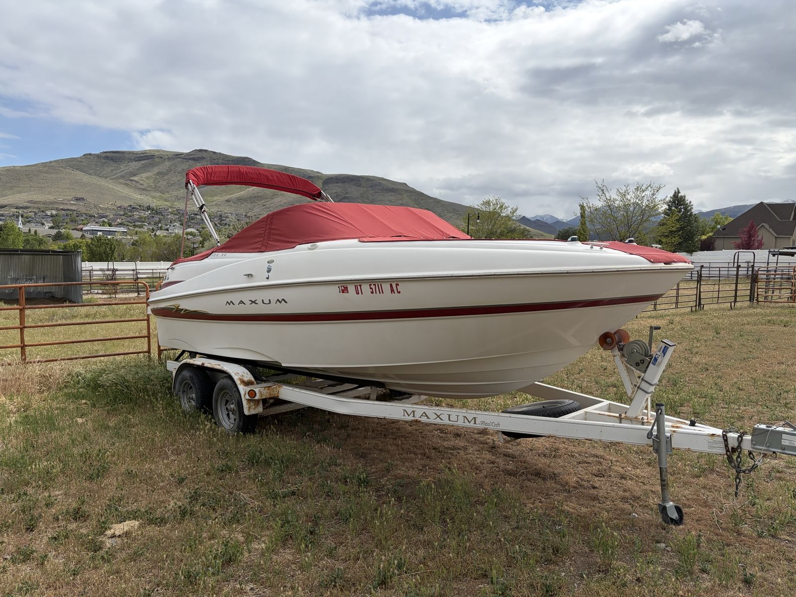 2004 Maxum 2100SD 21' Boat with Matching Trailer - Low 90 Hours, Dual Props, Cover