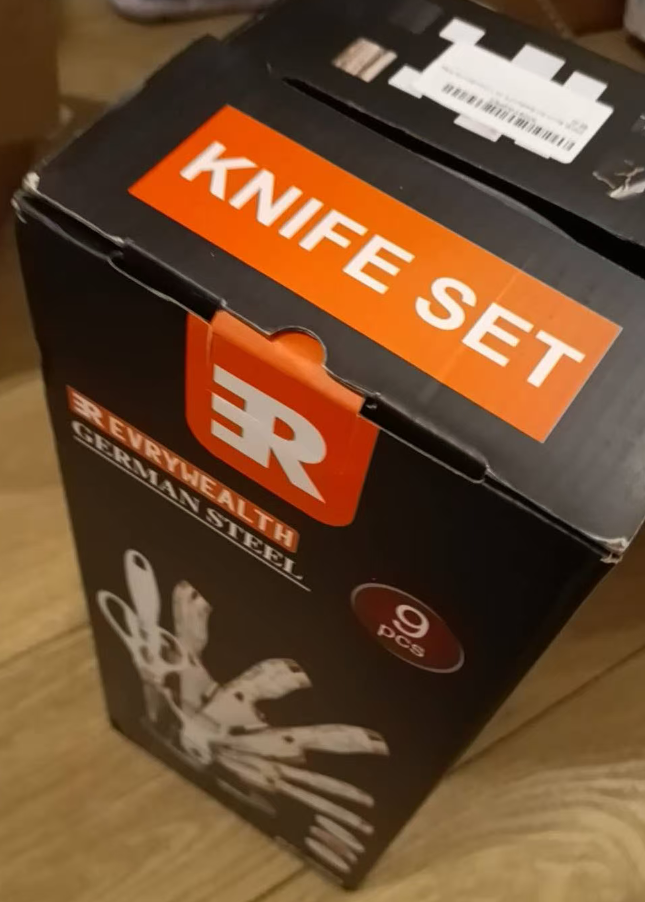 New in box 6-in-1 Knife Set