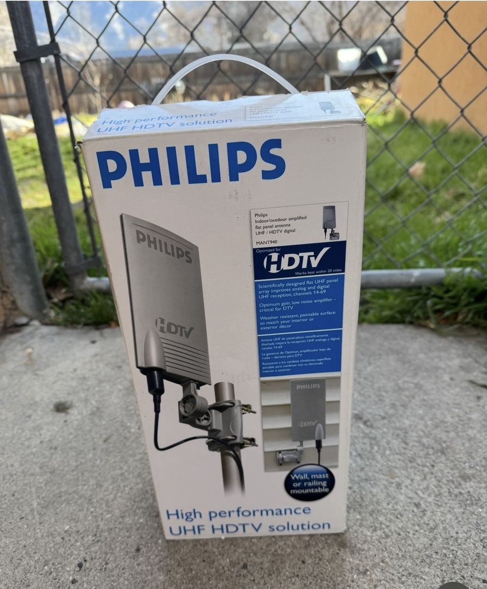 Philips Indoor/ outdoor amplified flat panel Antenna UHF/HDTV Digital